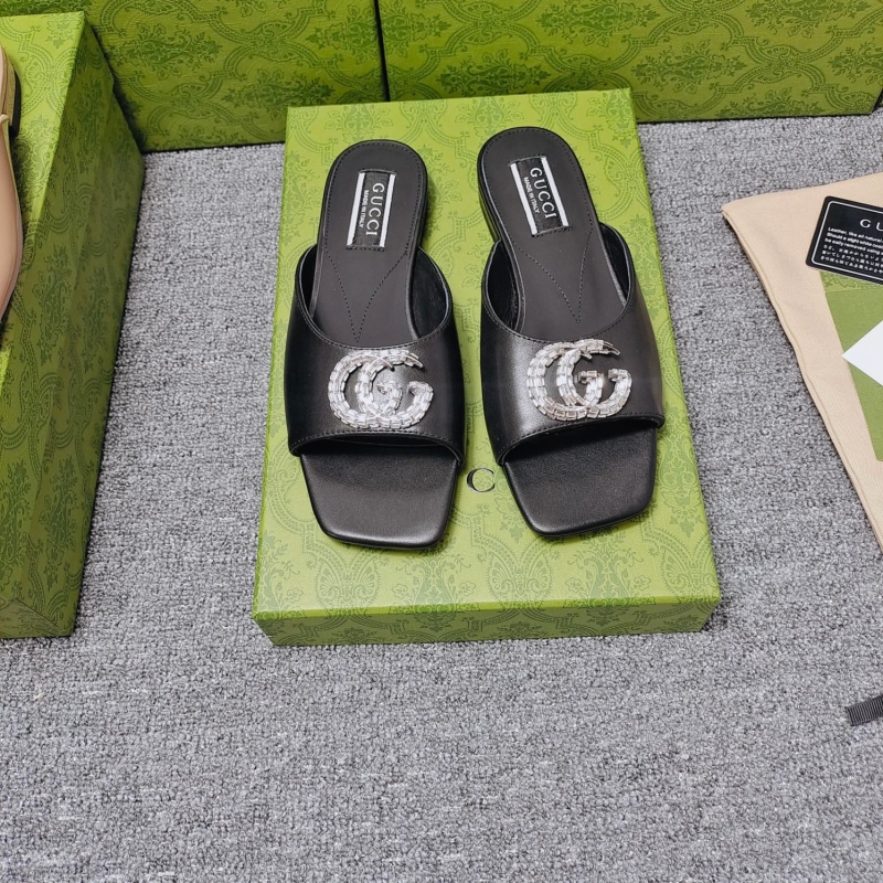 G*u*i slippers